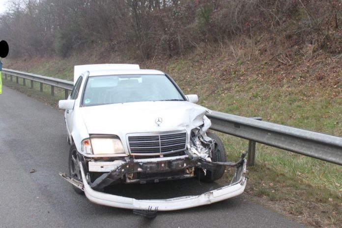 Unfallbeteiligtes Fahrzeug (Foto: Polizei)