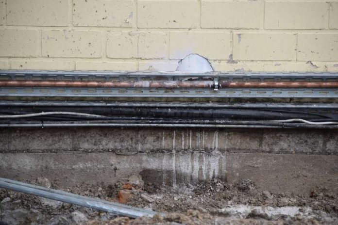 Die beschädigte Gasleitung (Foto: Fabian Geier / Feuerwehr Landkreis Karlsruhe) Die beschädigte Gasleitung (Foto: Fabian Geier / Feuerwehr Landkreis Karlsruhe)