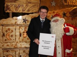 Dr. Alexander Pischon, KVV-Geschäftsführer, mit dem „fliegenden Weihnachtsmann“ (Foto: KVV)