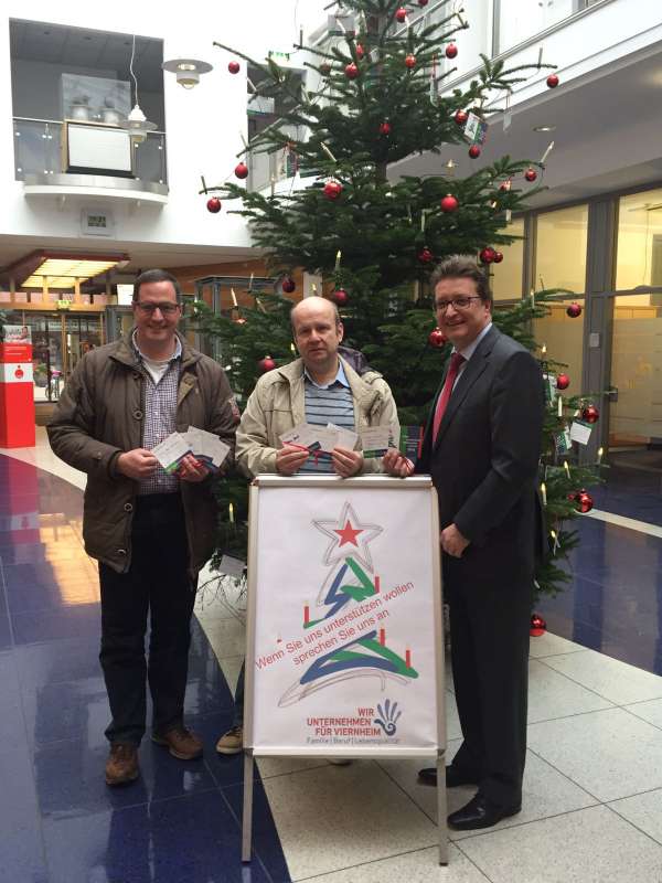 „Viernheimer Weihnachtsbaum 2016“ im Foyer der Sparkassen-Hauptstelle