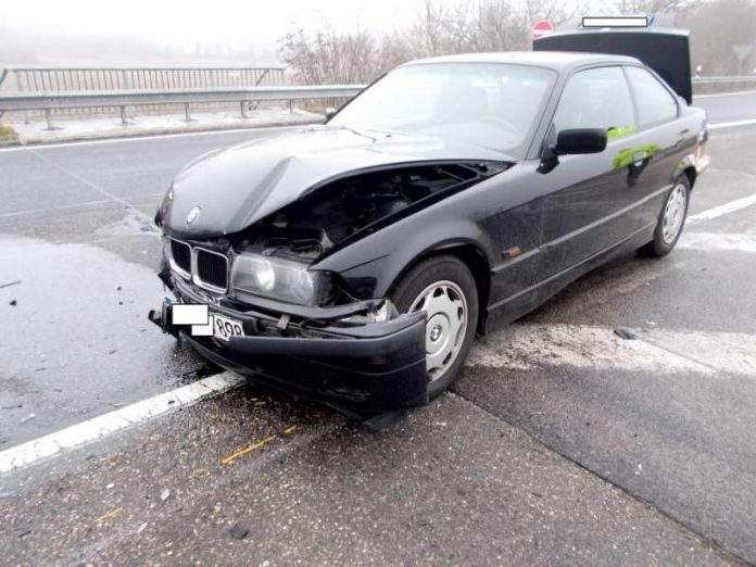 Der beschädigte BMW (Foto:Polizei)
