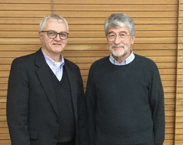 Prof. Dr. Ulrich Sarcinelli (r.) folgt als Vorsitzender des Freundeskreises der Universität Landau auf Dr. Hans-Jürgen Blinn. (Foto: Stadt Landau in der Pfalz)