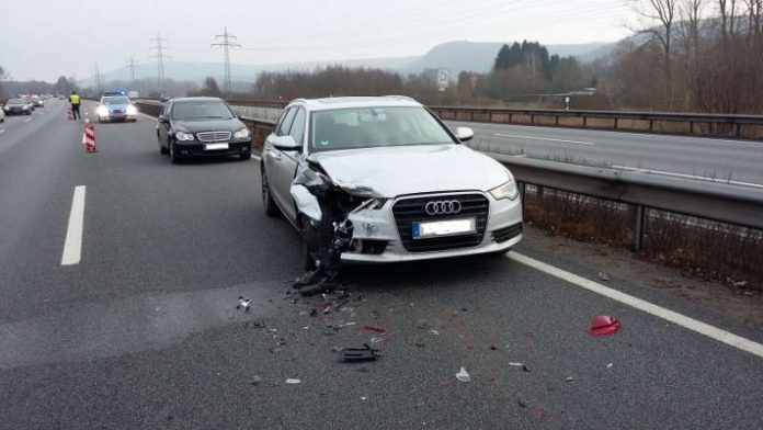 Beschädigte PKW (Foto: Polizei) Beschädigte PKW (Foto: Polizei)