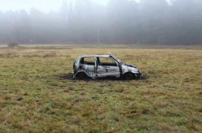 Der Polo brannte aus (Foto: Polizei)