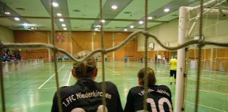 Frauenfußball in der Halle (Foto: Hannes Blank)