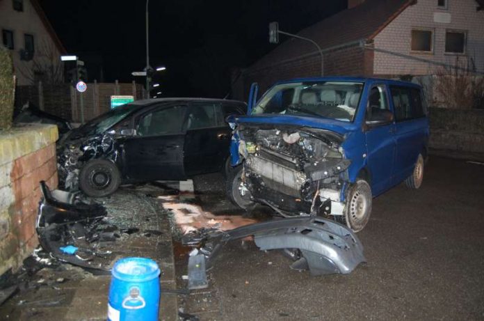 Zusammenstoß zweier Fahrzeuge im Kreuzungsbreich in Kaiserslautern/Stadtteil Morlautern (Foto: Polizei)