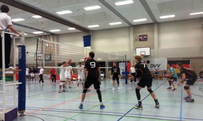 In der Sporthalle des Schulzentrums Ost in Landau wurde gebaggert, gepritscht und geblockt: Die Abteilung Volleyball des Turnvereins 1861 im ASV Landau richtete das Länderspiel Deutschland gegen Frankreich der U18-Junioren aus. (Foto: Stadt Landau in der Pfalz)