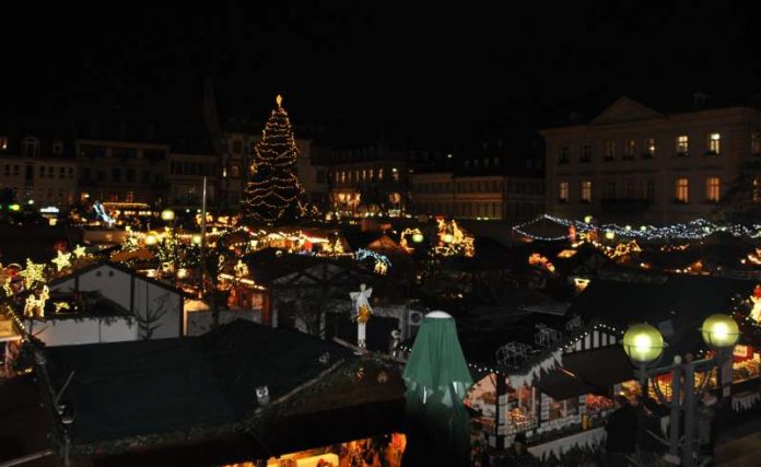 Er ist und bleibt ein Publikumsmagnet: Der Kunsthandwerkliche Thomas-Nast-Nikolausmarkt auf dem Landauer Rathausplatz. (Foto: Stadt Landau in der Pfalz)