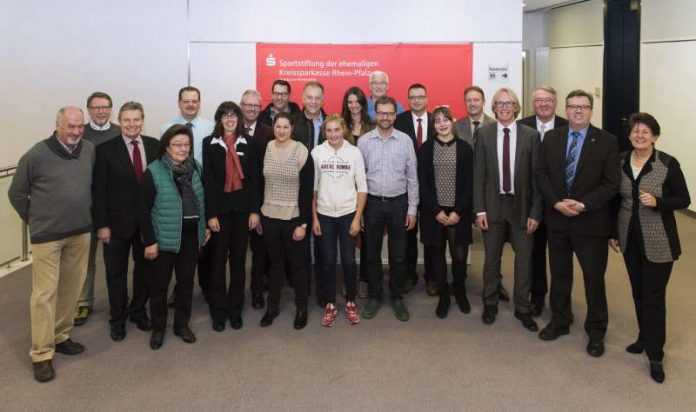 Vereine und Sportler aus dem Rhein-Pfalz-Kreis freuen sich über Fördergelder der Sportstiftung der ehemaligen Kreissparkasse Rhein-Pfalz. (Foto: Sparkasse Vorderpfalz)