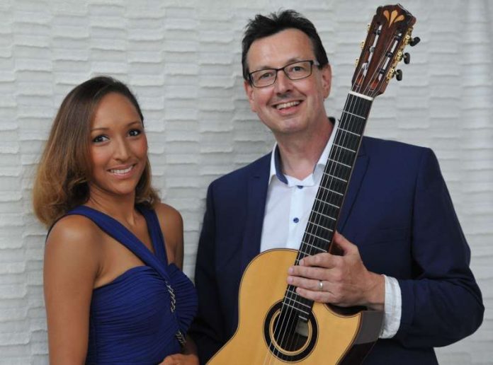 Sängerin Lisbania Perez und Gitarrist Christoph Stadtler Sängerin Lisbania Perez und Gitarrist Christoph Stadtler