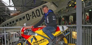 Der Superbike-Meister von 1986 Michael Galinski auf seiner ehemaligen Honda im Technik Museum in Speyer (Foto: Andreas Stier)