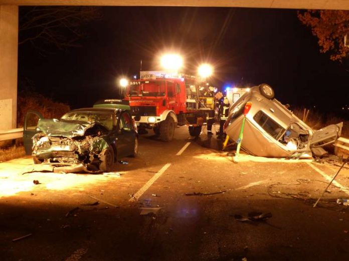 Die beteiligten PKW (Foto: Feuerwehr)