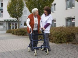 Weil auch im Rhein-Neckar-Kreis die Zahl der Pflegebedürftigen steigt, hat sich der Beratungsbedarf rund um das Thema Pflege erhöht. Der Landkreis reagiert mit dem Ausbau der Beratungsstellen in den Pflegestützpunkten.