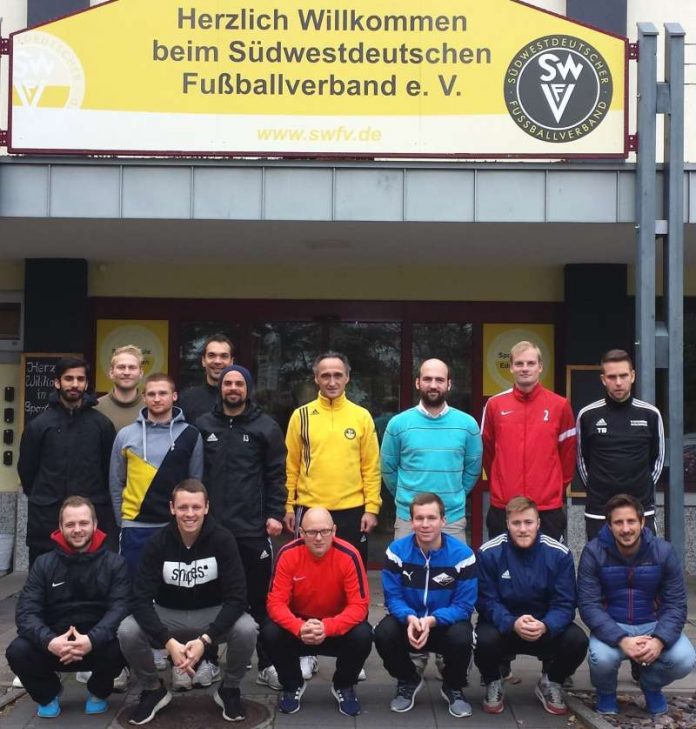 Die Teilnehmer haben ihre Trainer-B-Lizenz-Prüfung erfolgreich abgelegt (Foto: SWFV) Die Teilnehmer haben ihre Trainer-B-Lizenz-Prüfung erfolgreich abgelegt (Foto: SWFV)
