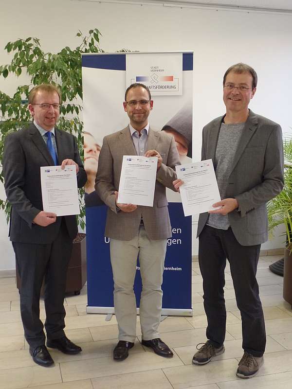 v.l.: Bürgermeister Matthias Baaß/ Alexander Schwarz (Wirtschaftsförderung) und Robert Ahrnt (Amt für Stadtentwicklung und Umweltplanung) (Foto: Stadtverwaltung Viernheim)