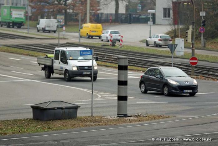 Der Blitzer an der Kreuzung Honsellstraße/Starckstraße (Foto: Klaus Eppele)