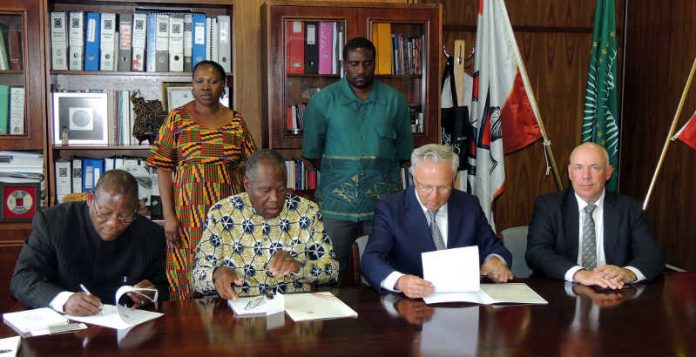 Kooperation mit der Universität von Namibia Kooperation mit der Universität von Namibia
