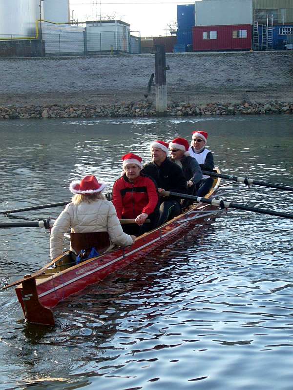 Legende: Ein Mainzer Nikolausvierer im Industriehafen (Foto: Hannes Blank)