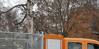 Fleißige Helfer auf dem Spielplatz bei der Schwarzwaldstraße. (Foto: Stadt Rheinstetten)