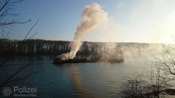 Bei diesem Schiff brach heute Morgen im Maschinenraum ein Brand aus