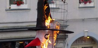 Der Schneemann wird symbolisch für den Winter verbrannt (Foto: Stadtverwaltung)