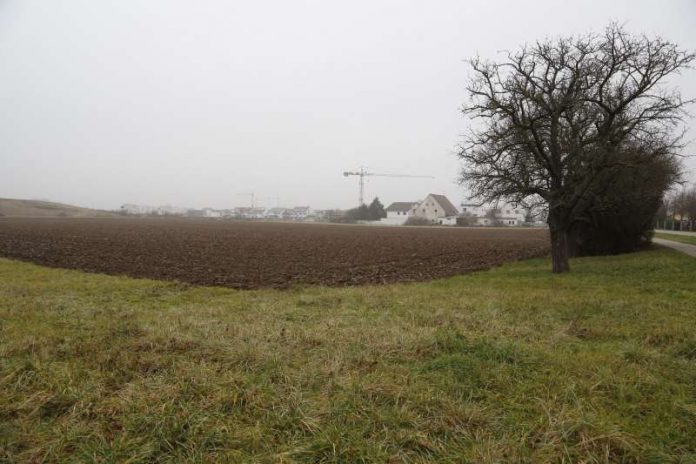 Blick auf das Areal, auf dem Walldorfs «vorläufig vorletztes Wohngebiet» entstehen wird. Für die Begegnungsstätte «Plattform» wird noch ein neuer Standort gesucht (Foto: Helmut Pfeifer)