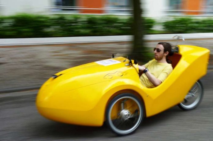 Immer ein Hingucker: Das Velomobil mit und ohne Motor steht als umweltverträgliche Alternative zum Auto hoch im Kurs (Foto: Spezialradmesse) Immer ein Hingucker: Das Velomobil mit und ohne Motor steht als umweltverträgliche Alternative zum Auto hoch im Kurs (Foto: Spezialradmesse)