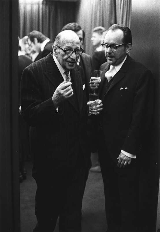 Hermann Schweppenhäuser mit Max Horkheimer in Hamburg bei einem Empfang des Nachrichtenmagazins „Spiegel“ anlässlich der Verleihung des Lessing-Preises an Horkheimer im Jahre 1971. (Foto: Archivzentrum der Universitätsbibliothek Johann Christian Senckenberg)