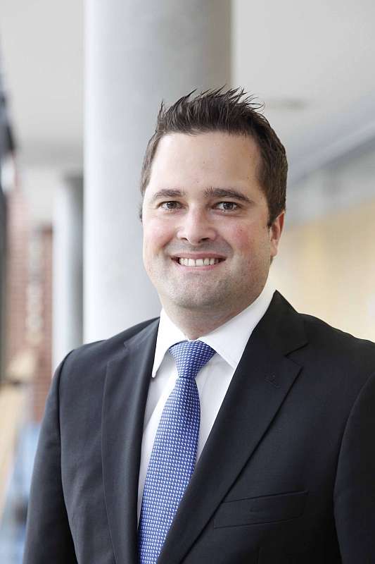 Preisträger Dr. Ingo Staudacher, Assistenzarzt der Abteilung für Kardiologie, Angiologie und Pneumologie, Medizinische Universitätsklinik Heidelberg (Foto: privat) Preisträger Dr. Ingo Staudacher, Assistenzarzt der Abteilung für Kardiologie, Angiologie und Pneumologie, Medizinische Universitätsklinik Heidelberg (Foto: privat)