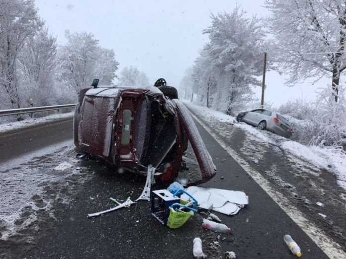 Drei Menschen wurden bei dem Unfall verletzt (Foto: Polizei)