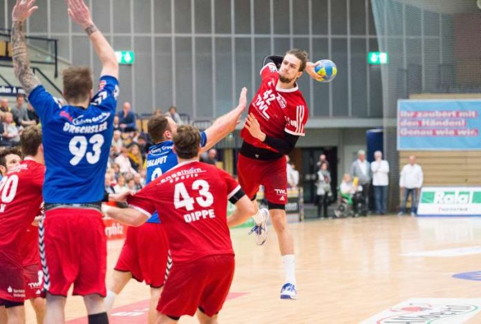 Ein Wurf wie ein Peitschenschlag: Patrick Weber traf bereits 72 Mal in dieser Saison ins Schwarze. (Foto: Harry Reis)