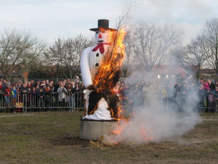 Die traditionelle Winterverbrennung (Foto: Gemeindeverwaltung)