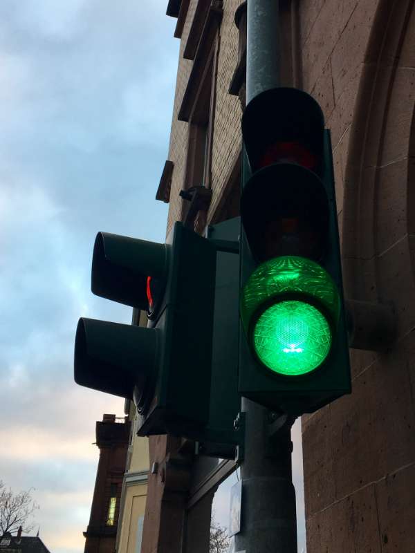 Viele Ampeln, wie hier in der Maximilianstraße, mussten am Mittwochmorgen per Hand angeschaltet werden. (Foto: Stadt Neustadt)