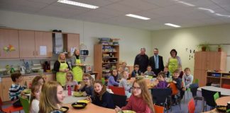 OB Jörg Albrecht besuchte die Grundschule Hilsbach/Weiler (Foto: Stadt Sinsheim)