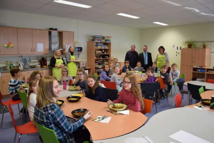 OB Jörg Albrecht besuchte die Grundschule Hilsbach/Weiler (Foto: Stadt Sinsheim)