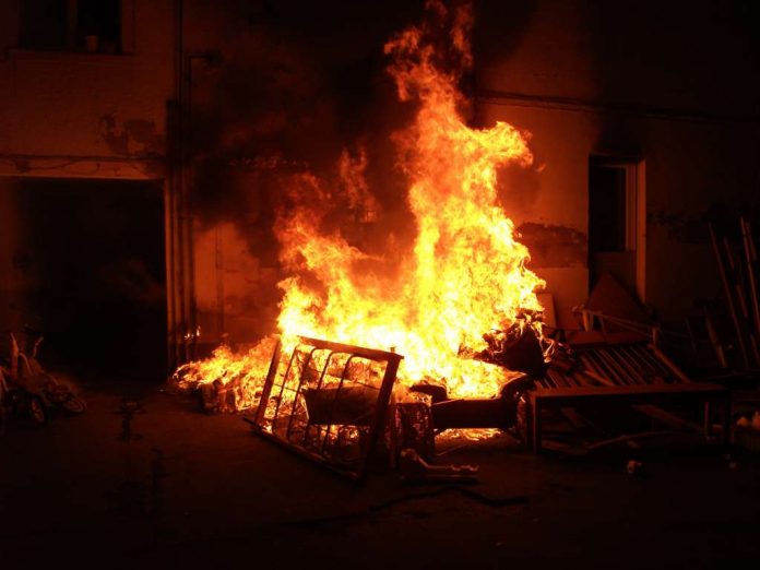 Sperrmüllbrand (Foto: Feuerwehr Bad Kreuznach)