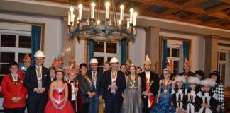 Oberbürgermeister Thomas Hirsch empfing gemeinsam mit Bürgermeister Dr. Maximilian Ingenthron und  Beigeordnetem Rudi Klemm die Karnevalshoheiten des Landauer Carneval Vereins (LCV), des Landauer Carneval Clubs (LCC) und des Godramsteiner Karnevalsvereins (GKV) samt Gefolge im historischen Empfangssaal. (Foto: Stadt Landau in der Pfalz)