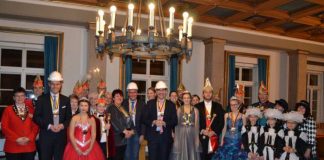 Oberbürgermeister Thomas Hirsch empfing gemeinsam mit Bürgermeister Dr. Maximilian Ingenthron und  Beigeordnetem Rudi Klemm die Karnevalshoheiten des Landauer Carneval Vereins (LCV), des Landauer Carneval Clubs (LCC) und des Godramsteiner Karnevalsvereins (GKV) samt Gefolge im historischen Empfangssaal. (Foto: Stadt Landau in der Pfalz)