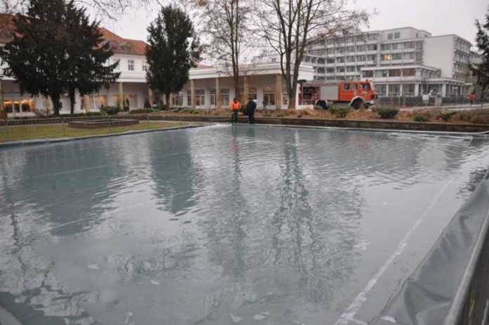 Die Eisbahn am Dienstag (Foto: Stadtverwaltung) Die Eisbahn am Dienstag (Foto: Stadtverwaltung)