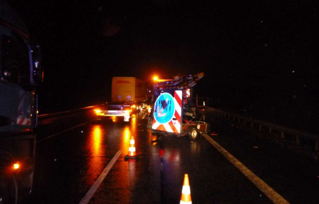 Die schwer beschädigten Unfallfahrzeuge (Foto: Polizei RLP)