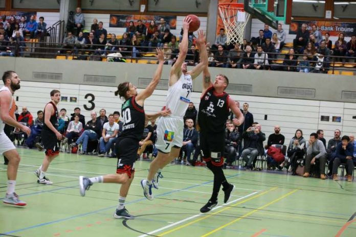 Am Brett nicht zu stoppen: Elnis Prasovic und die GEQUOS (Foto: KIT SC GEQUOS/Denny Möller) Am Brett nicht zu stoppen: Elnis Prasovic und die GEQUOS (Foto: KIT SC GEQUOS/Denny Möller)