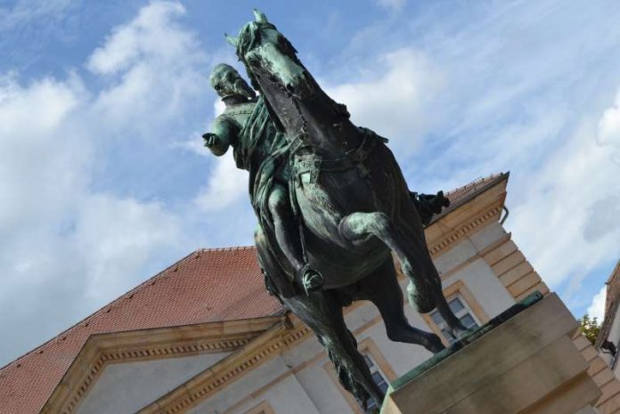 Das Luitpold-Denkmal auf dem Landauer Rathausplatz feiert in diesem Jahr seinen 125. Geburtstag. (Foto: Stadt Landau in der Pfalz)