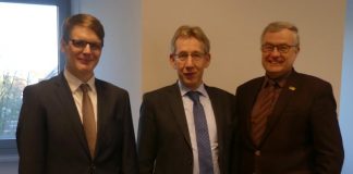 Freuen sich auf die Zusammenarbeit (von links): der neue kaufmännische Direktor der LUFA Speyer, Jan Jungkind, Prof. Dr. Franz Wiesler und Bezirkstagsvorsitzender Theo Wieder (Foto: BV Pfalz)
