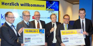 ScheckuebergabeRudern gegen Krebs Mainz 2016 (1)