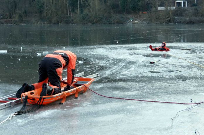 Rettungsmethode Schleifkorbtrage Feuerwehr