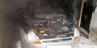 Der Motorraum brannte aus (Foto: Polizei)