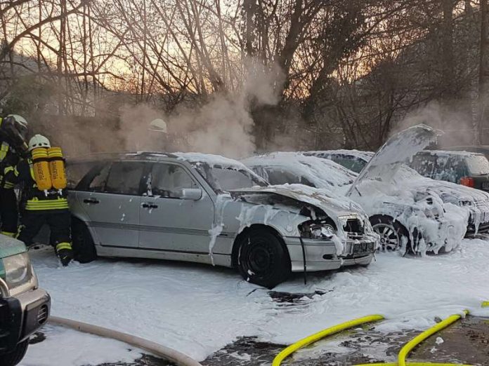 Zwei PKW gingen in Flammen auf (Foto: Polizei RLP) Zwei PKW gingen in Flammen auf (Foto: Polizei RLP)