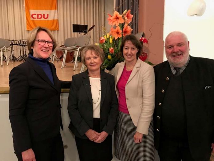 Karin Wolff MdL, Stadtverordnete Dagmar Krause, Dr. Astrid Mannes, CDU-Vorsitzender und Stellv. Stadtverordnetenvorsteher Ludwig Achenbach (v.l.). (Foto: CDU)