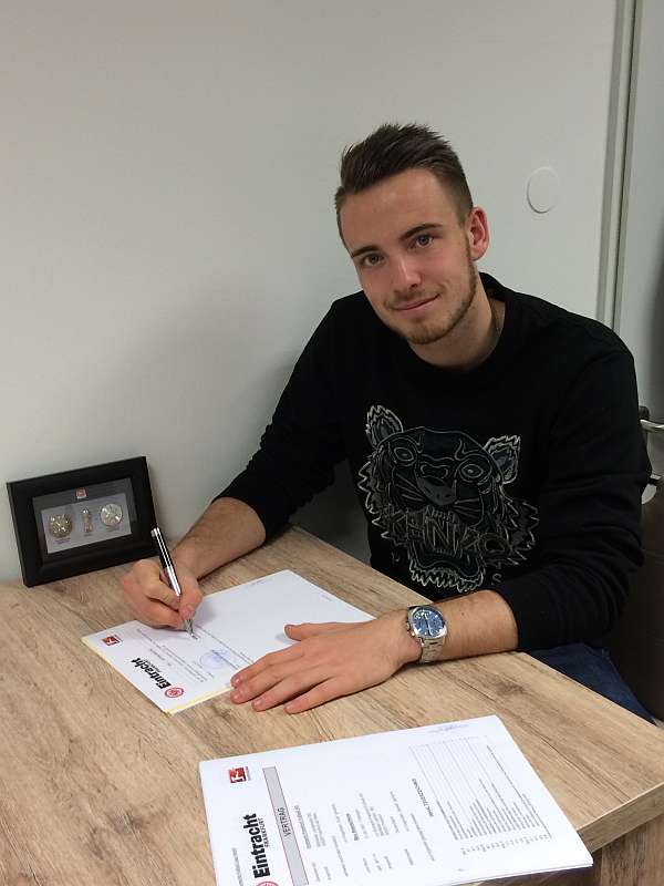 Max Besuschkow (Foto: Eintracht Frankfurt) Max Besuschkow (Foto: Eintracht Frankfurt)