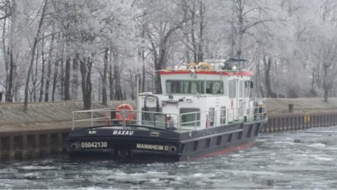 Eisbrecher „MS Maxau“ in Feudenheim (Foto: WSV)